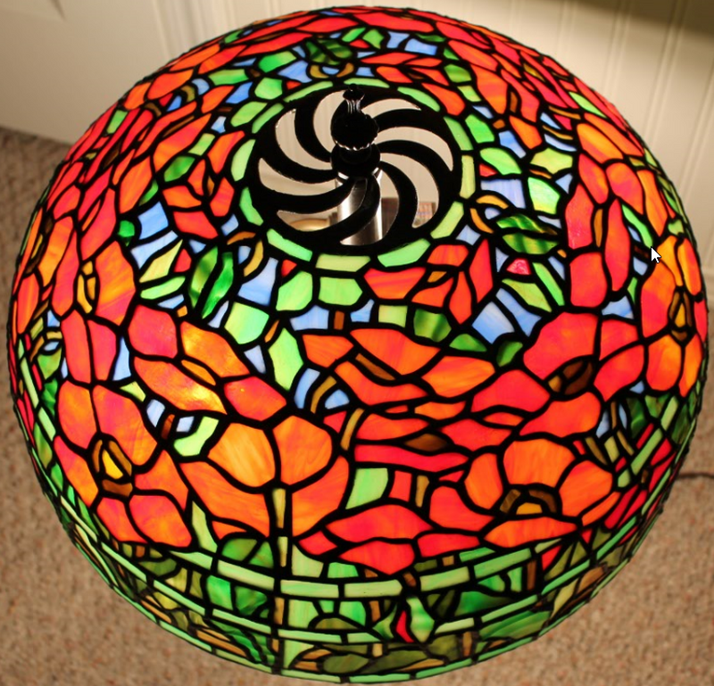 Tiffany pattern Poppy Lamp (785 pieces)